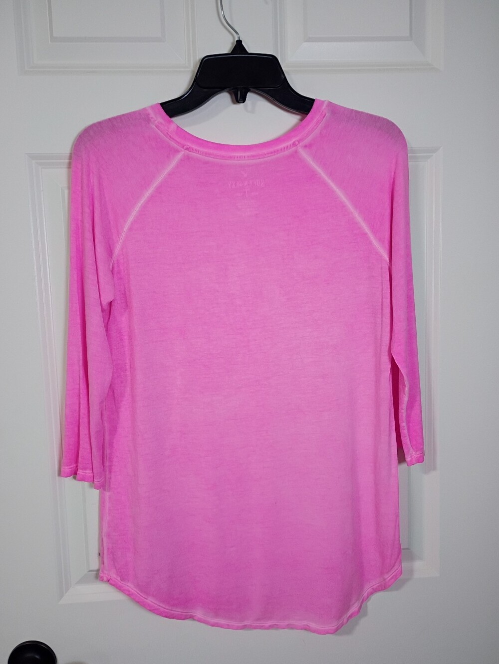 American Eagle Neon Pink 3/4 Sleeve Scoop Neck Top - Picture 3 of 6